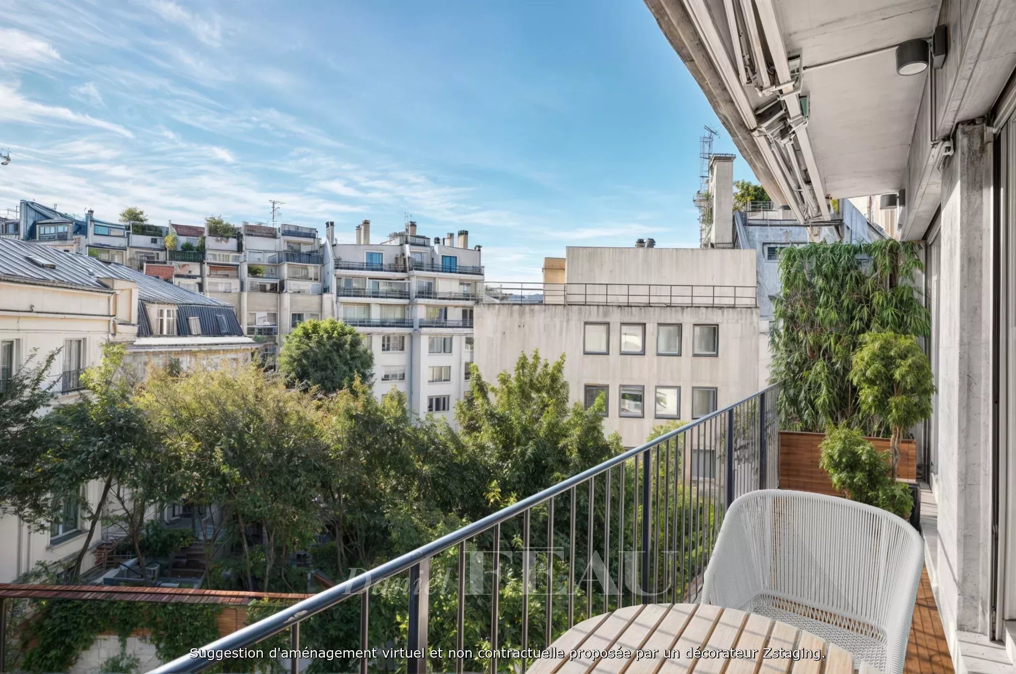 Paris 16th District – A renovated 2-bed apartment with a balcony