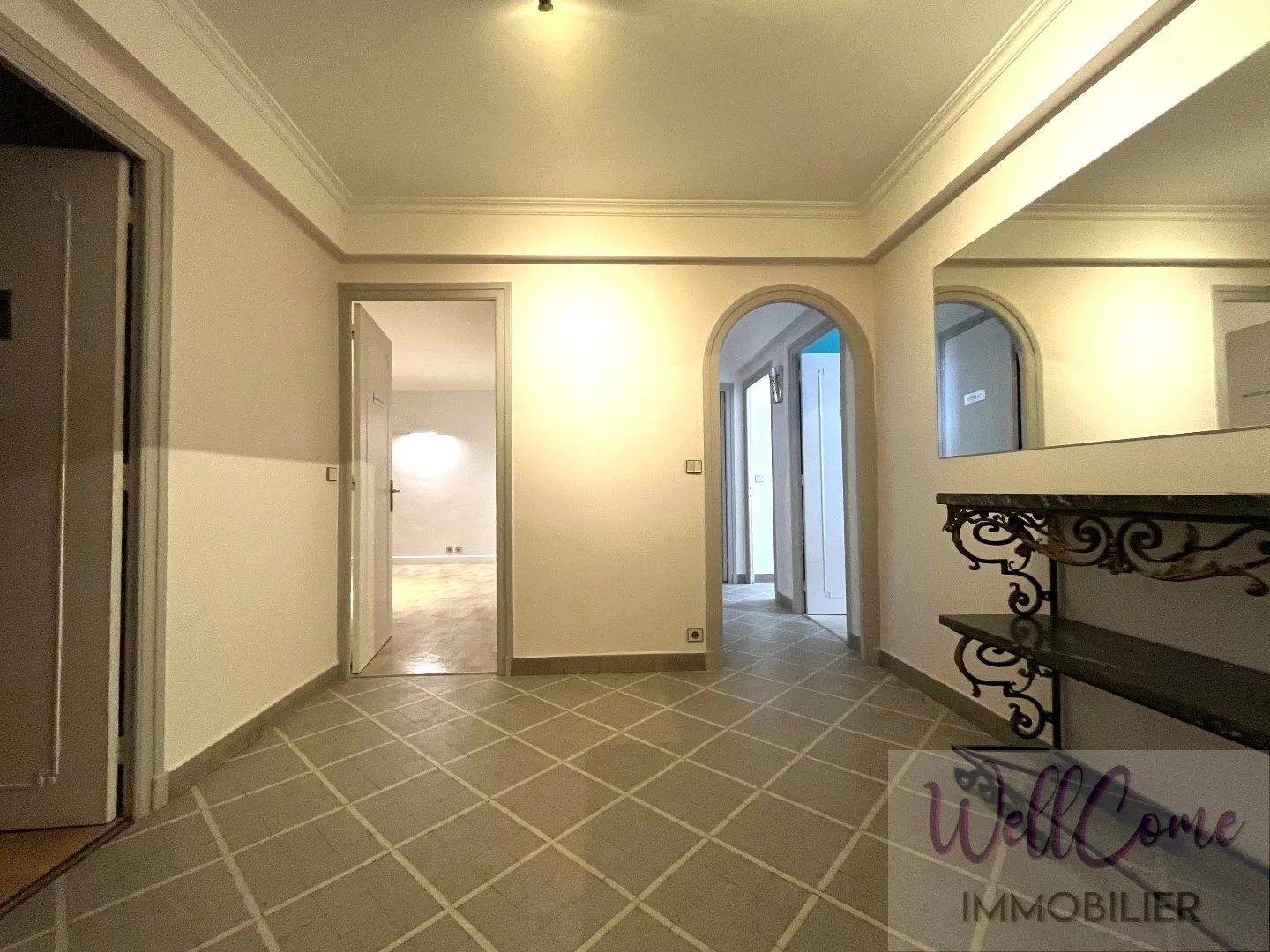 AIX HYPER CENTRE appartement 3 pièces avec cave - Résidence le Savoy