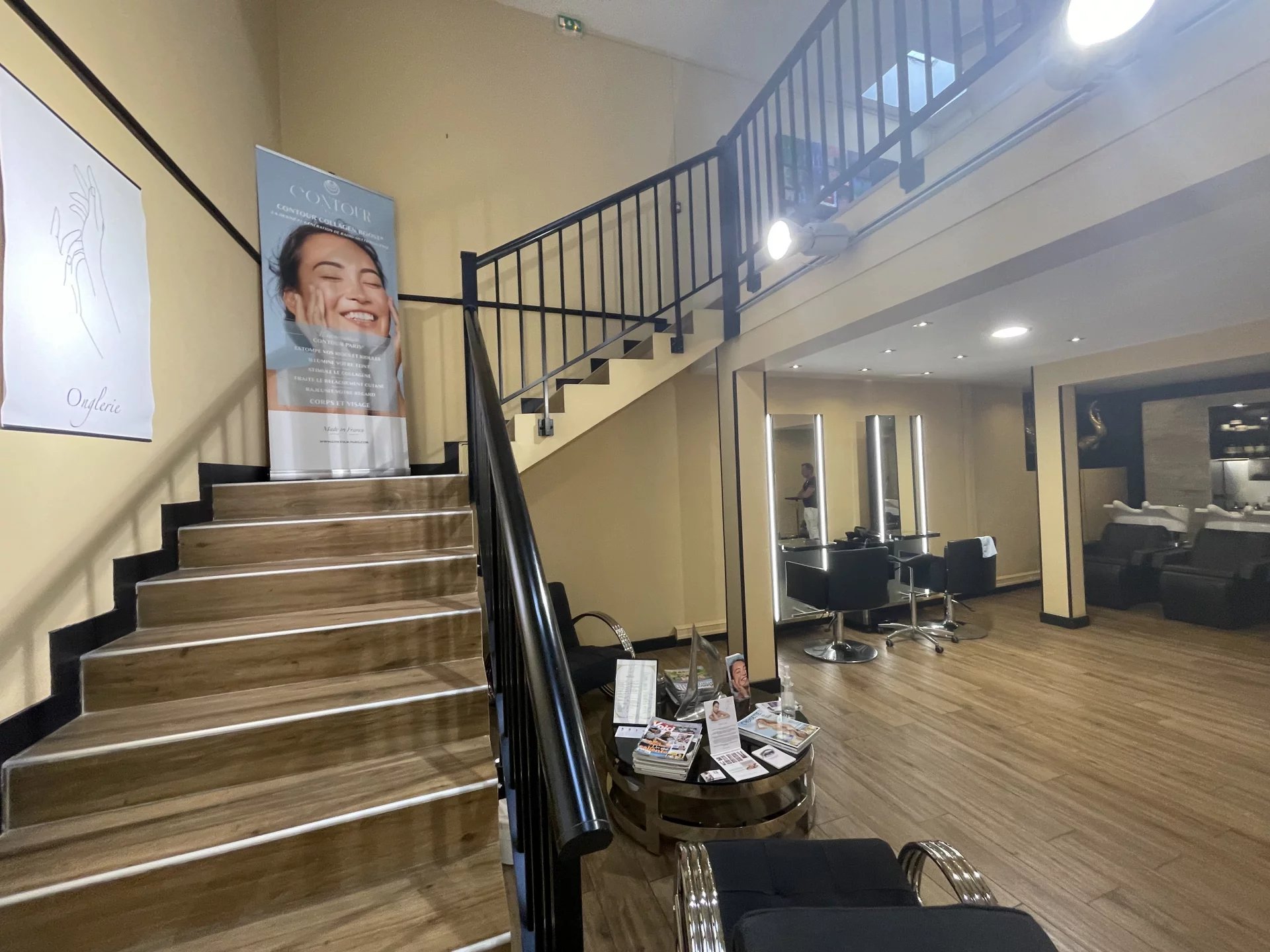 DROIT AU  BAIL TOUS COMMERCES COIFFURE ESTHETIQUE  MASSAGE SAUNA SPA  OU MAGASIN HAUT DE GAMME