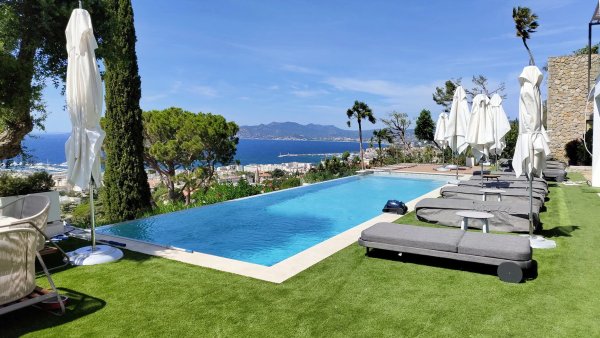 Luxury Villa in Cannes: Prestigious Family Estate with Sea Views — photo 1