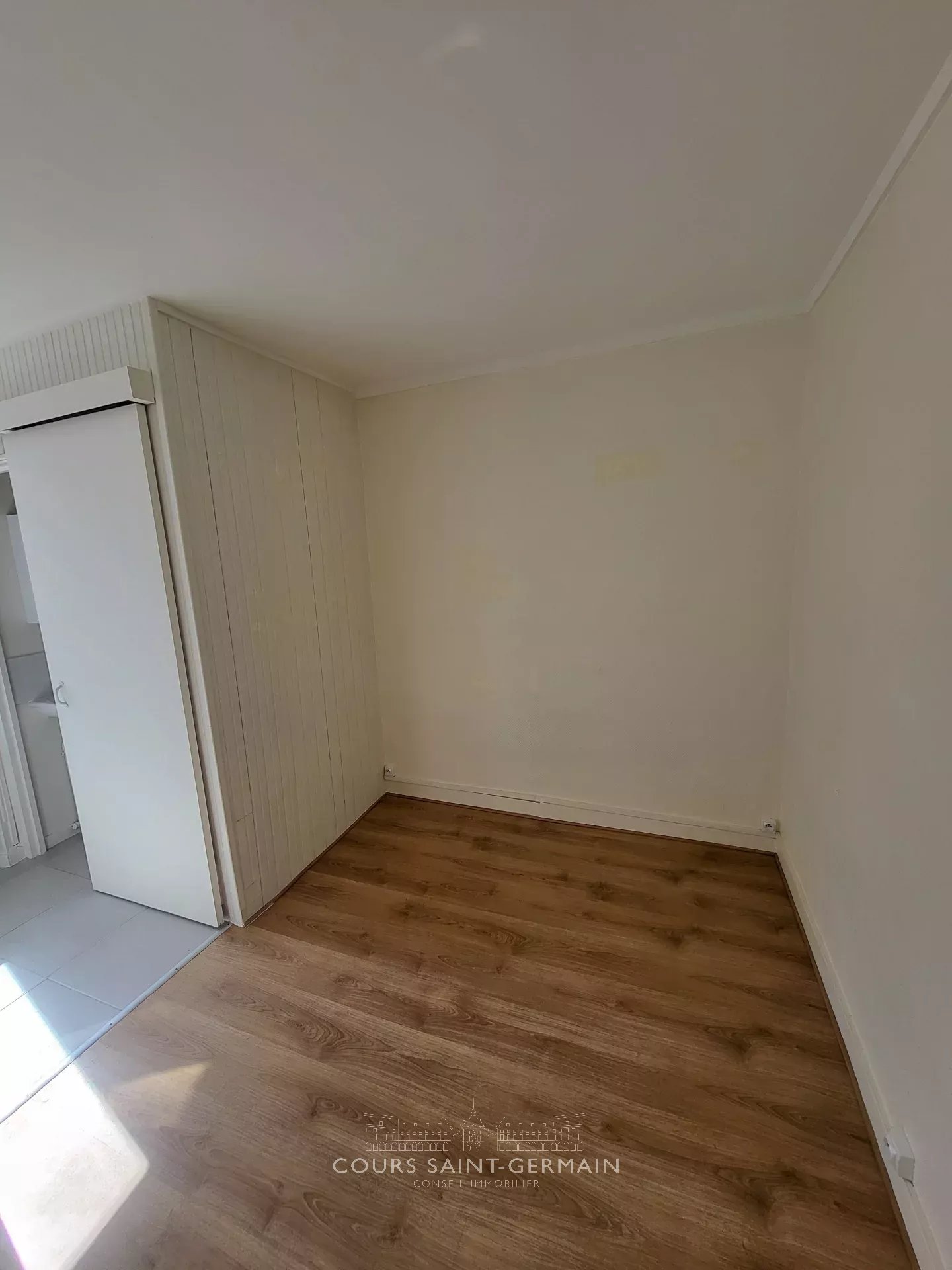 75019 - STUDIO DE 10.69M²