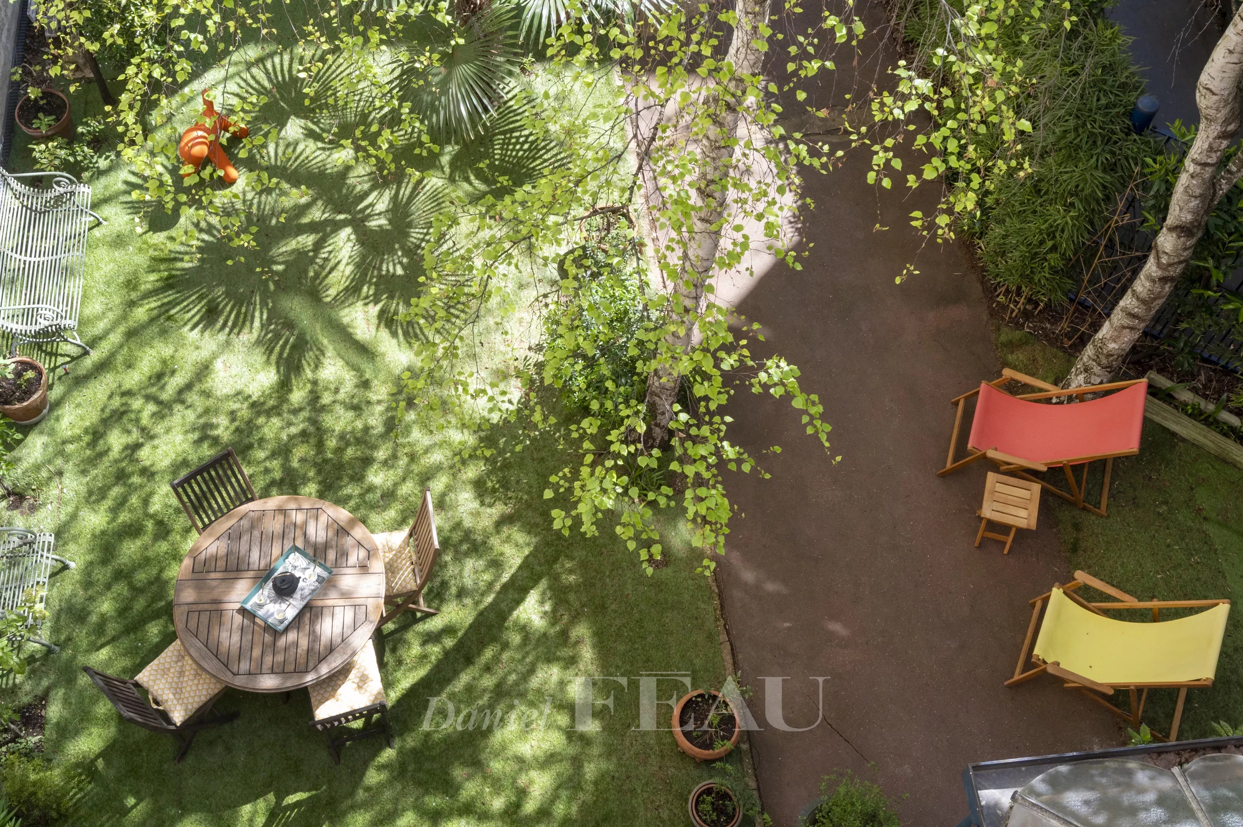 Paris VIIe - Grenelle/Cler - Maison avec jardin de 100 m² et toit-terrasse