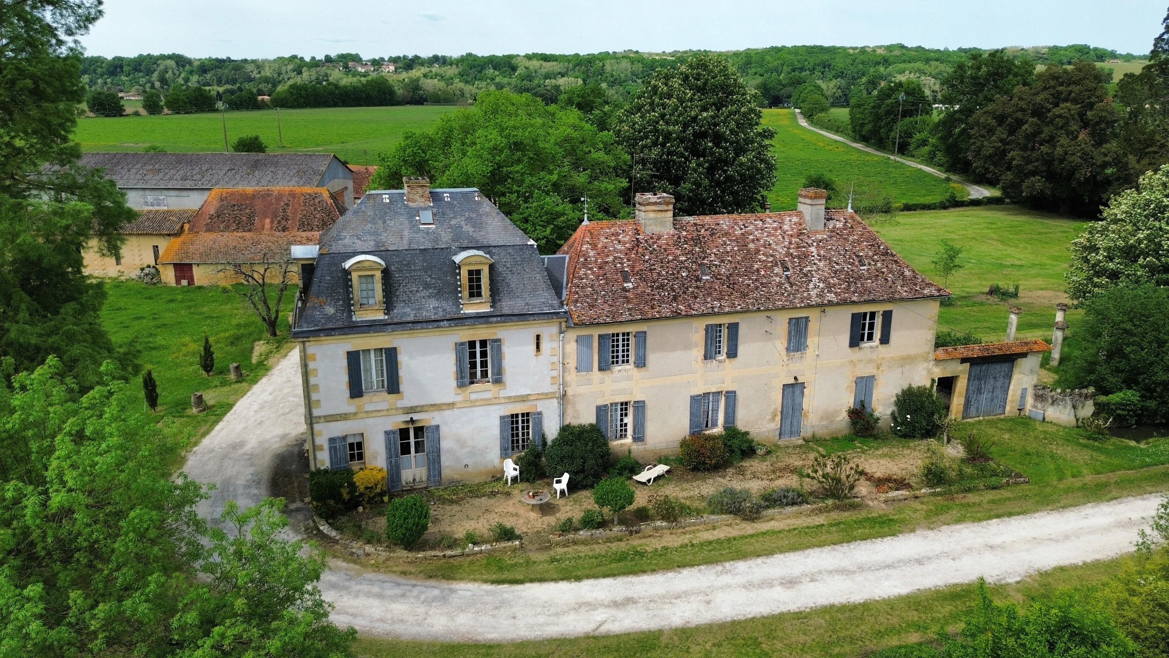 Peaceful farm and Chateau in Bergerac