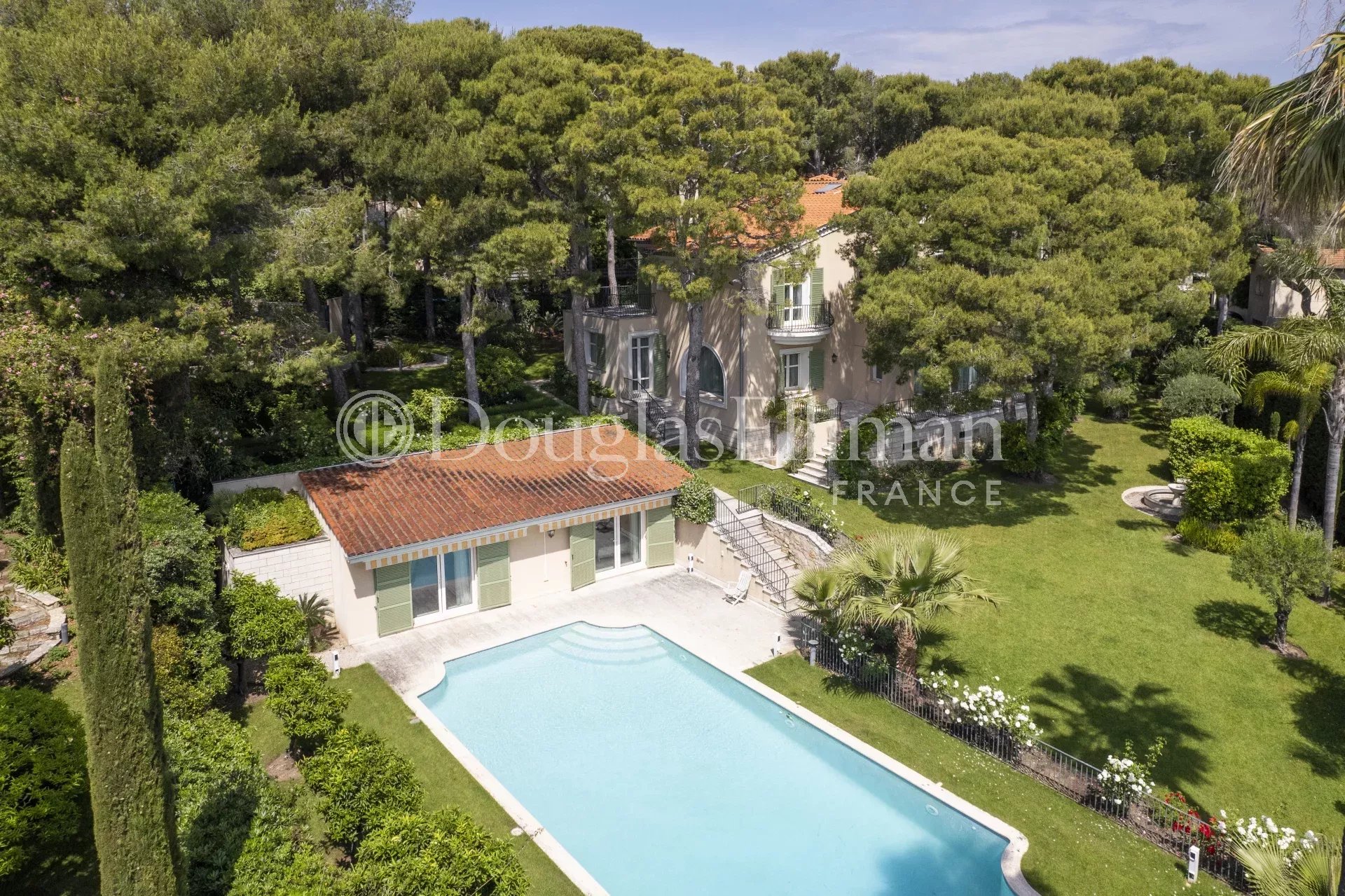 SAINT-JEAN-CAP-FERRAT - Propriété avec vue mer proche du Grand Hôtel