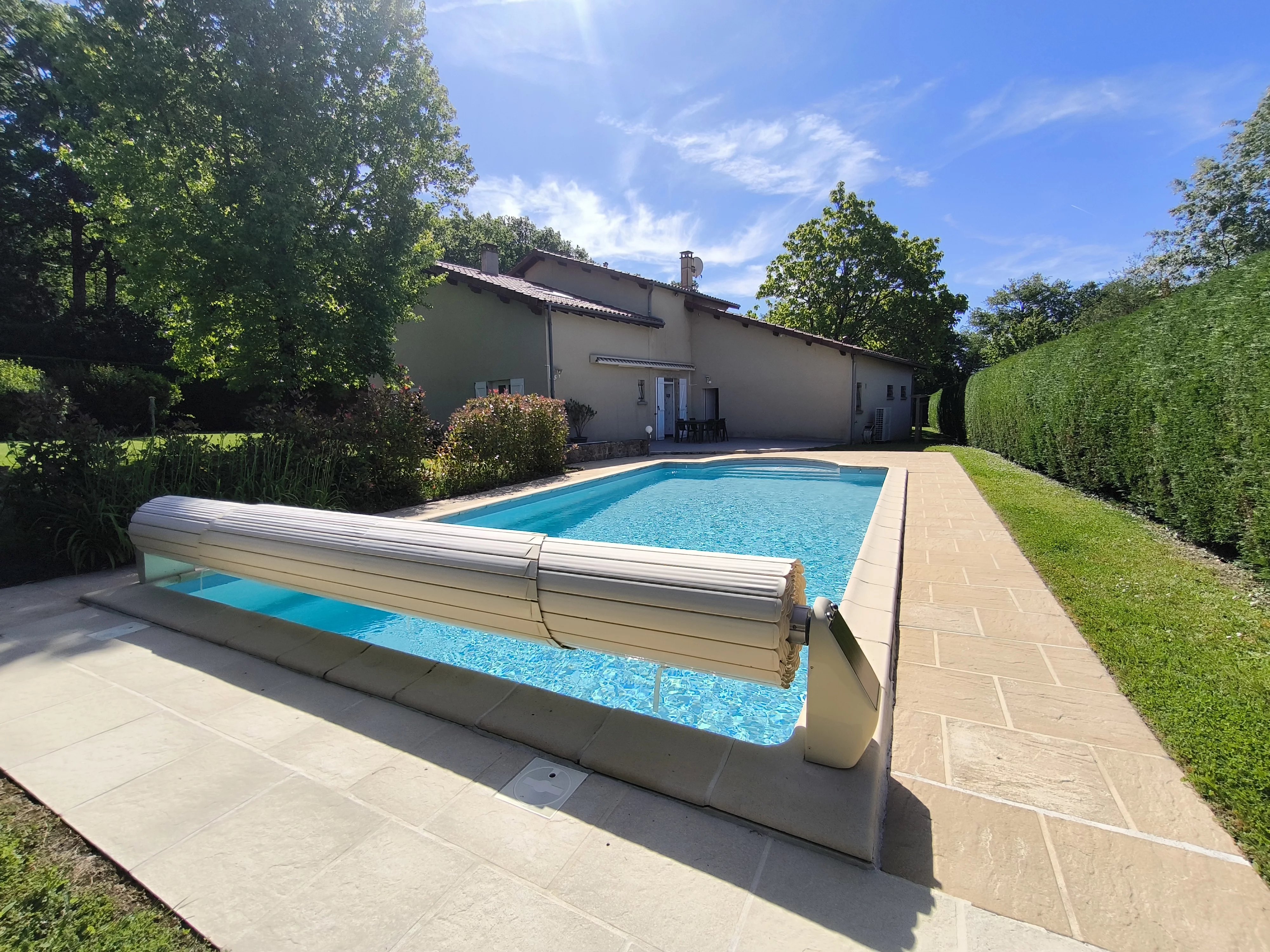 Fermette rénovée avec terrain  et piscine