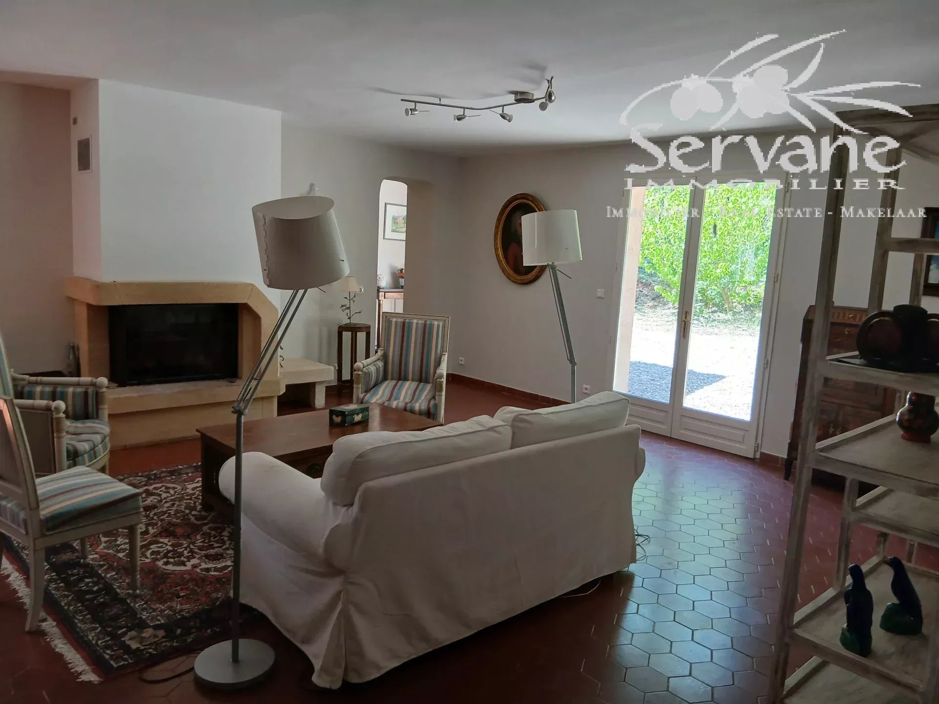 Character property with Provençal charm