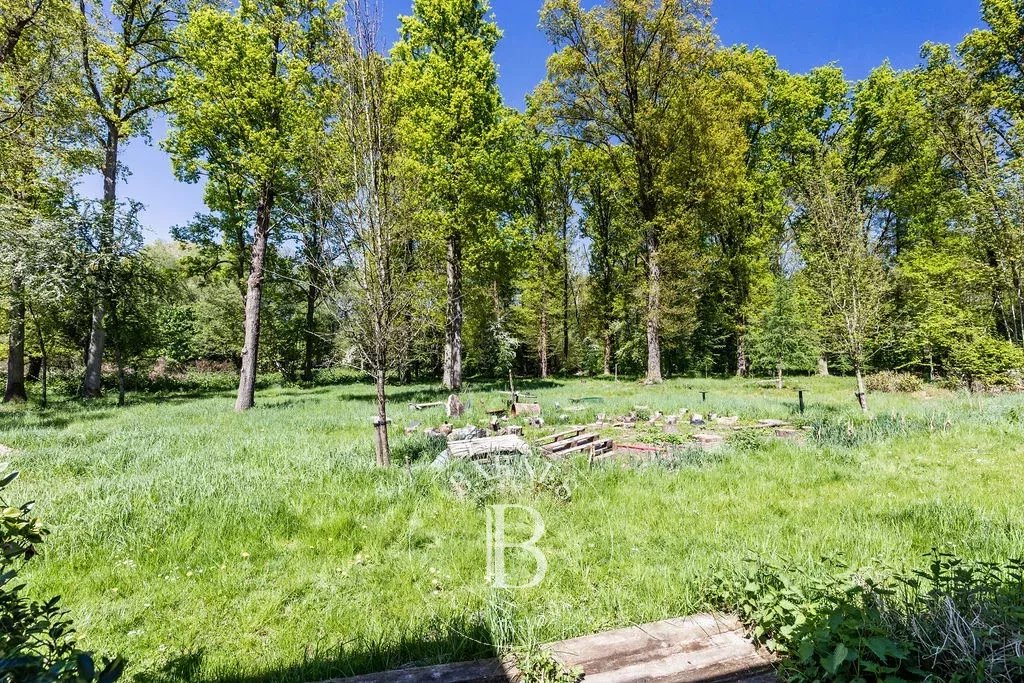 Belle villa Lipszyc avec potentiel dans domaine privé de 7ha