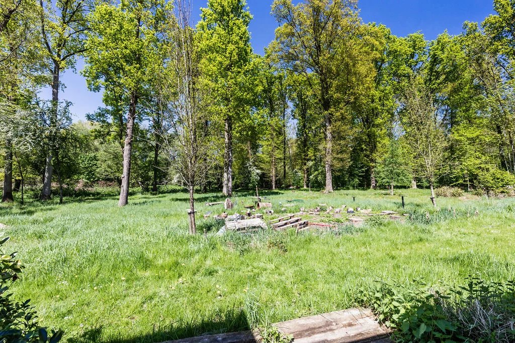 Prachtige Lipszyc villa met potentieel in privédomein of 7 ha