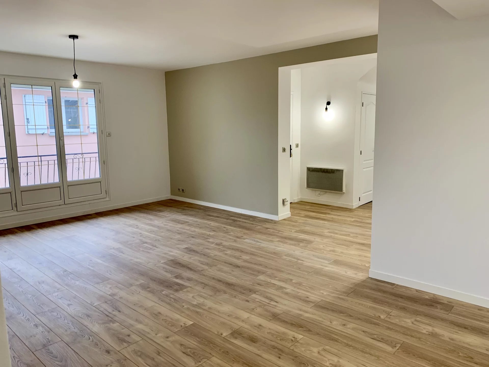 À louer – Appartement 3 chambres – 80 m² – rue Louise Michel. Mo - Image 1