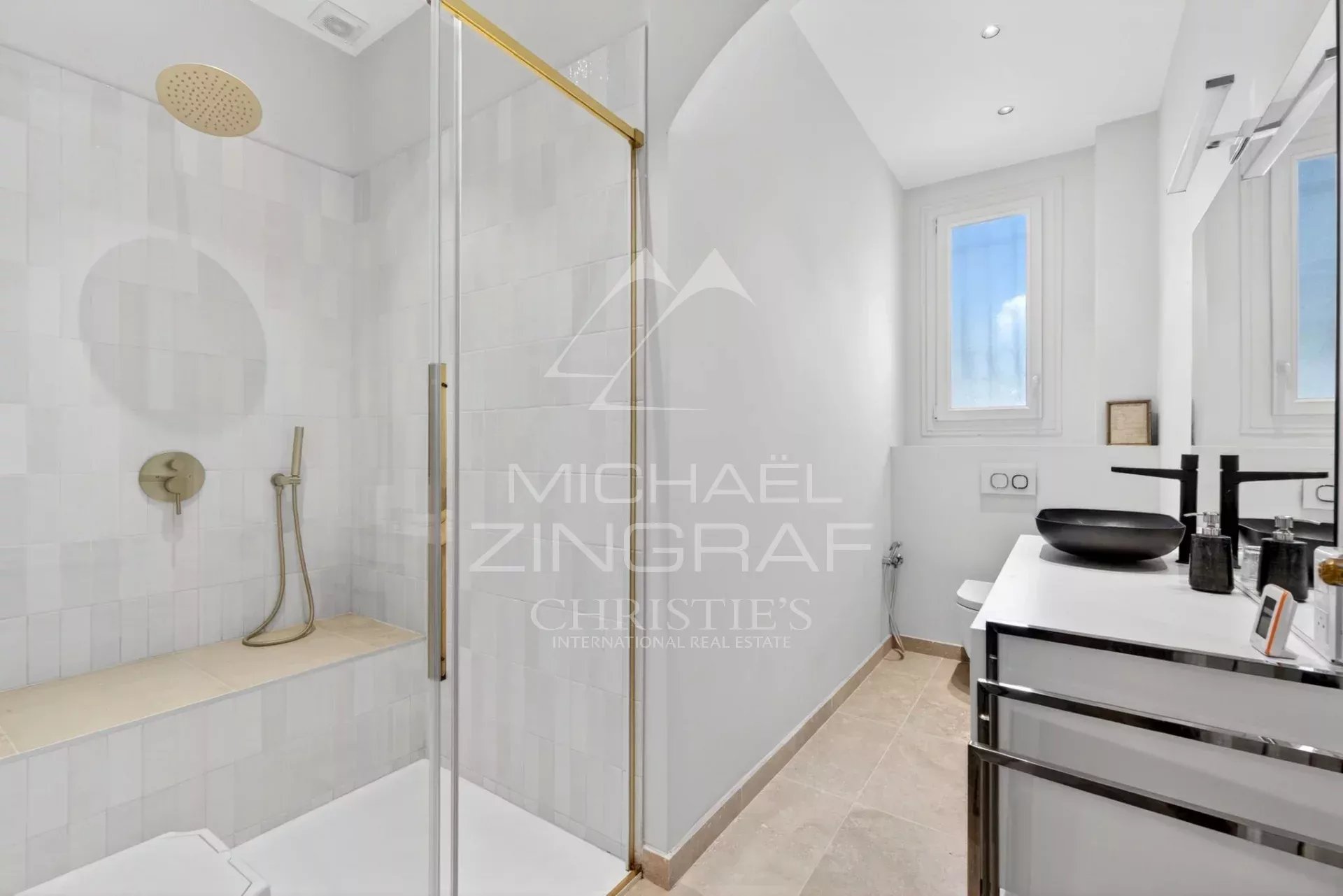 10 Bedroom Villa/Townhouse's Image 12