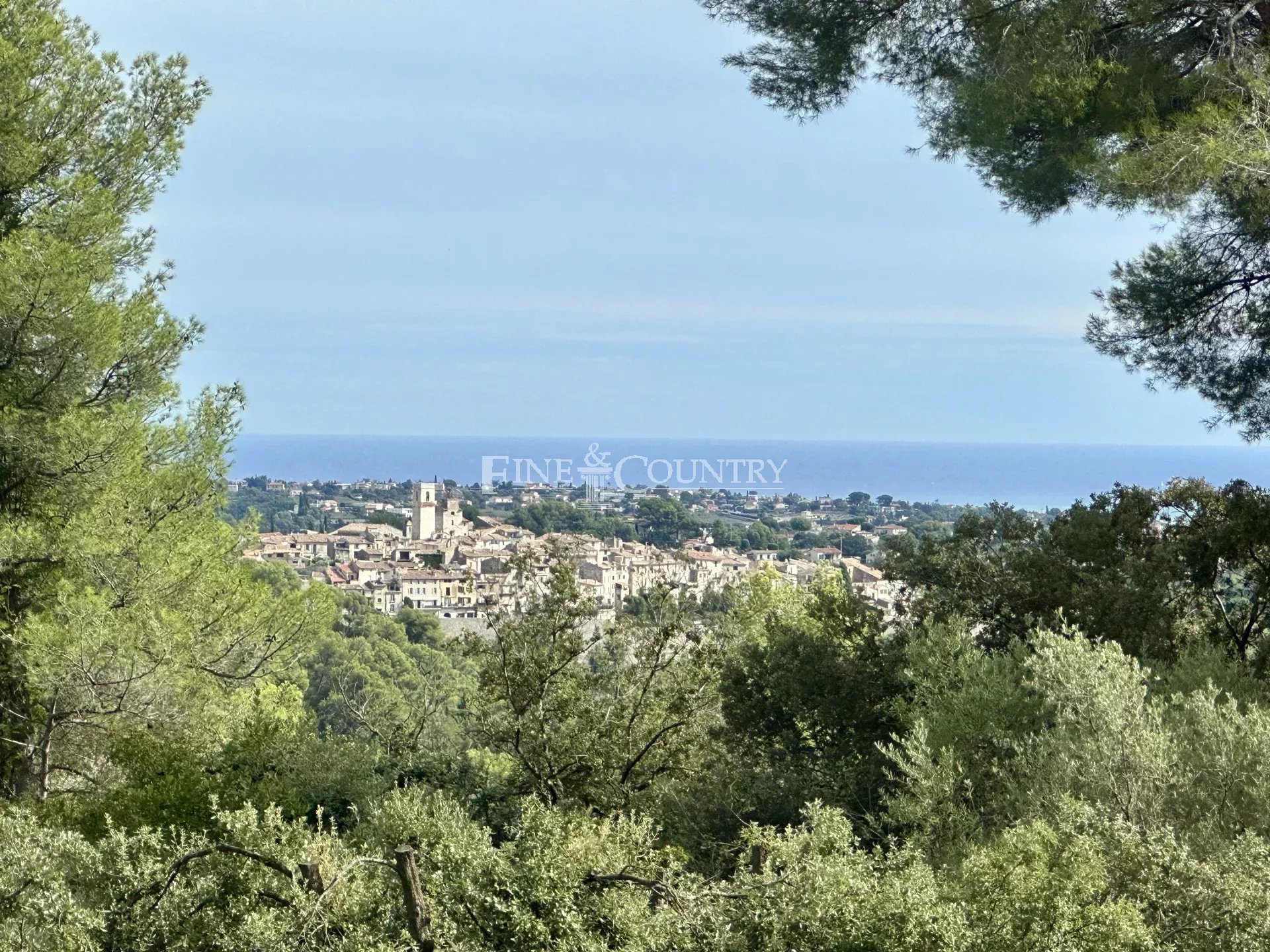 House for sale in Saint Paul de Vence with open view, to renovate Accommodation in Cannes