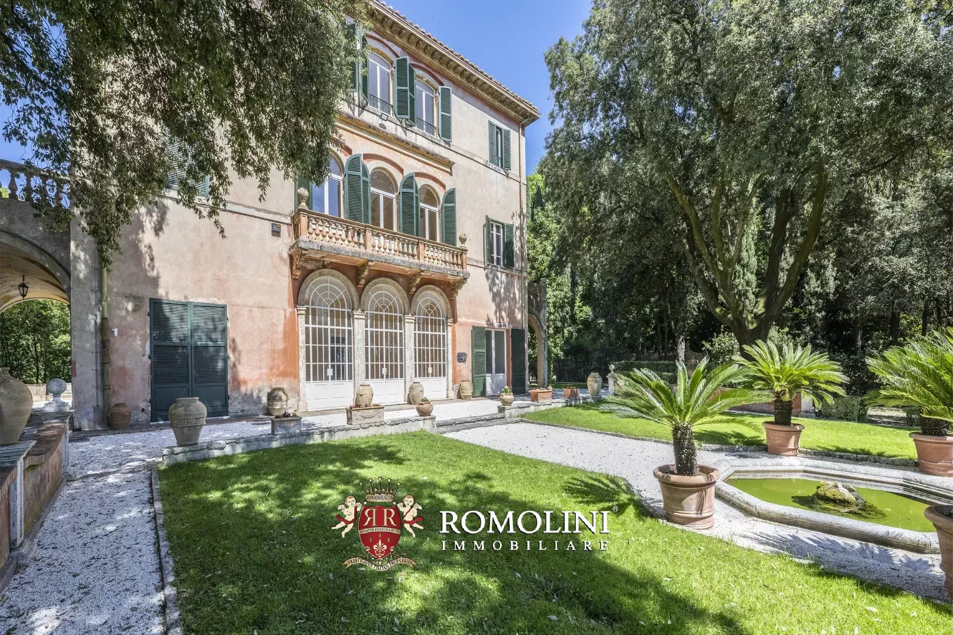 8 Bedroom Villa/Townhouse's Image 6