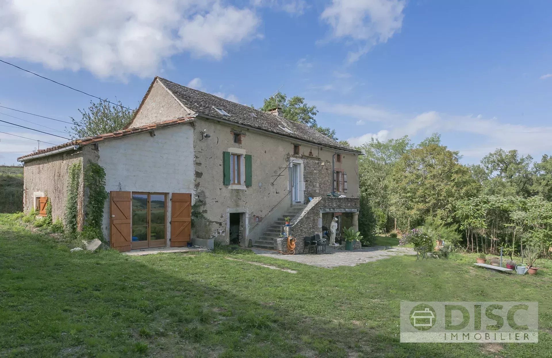 Maison avec belles vues, studio indépendant et spacieuse grange