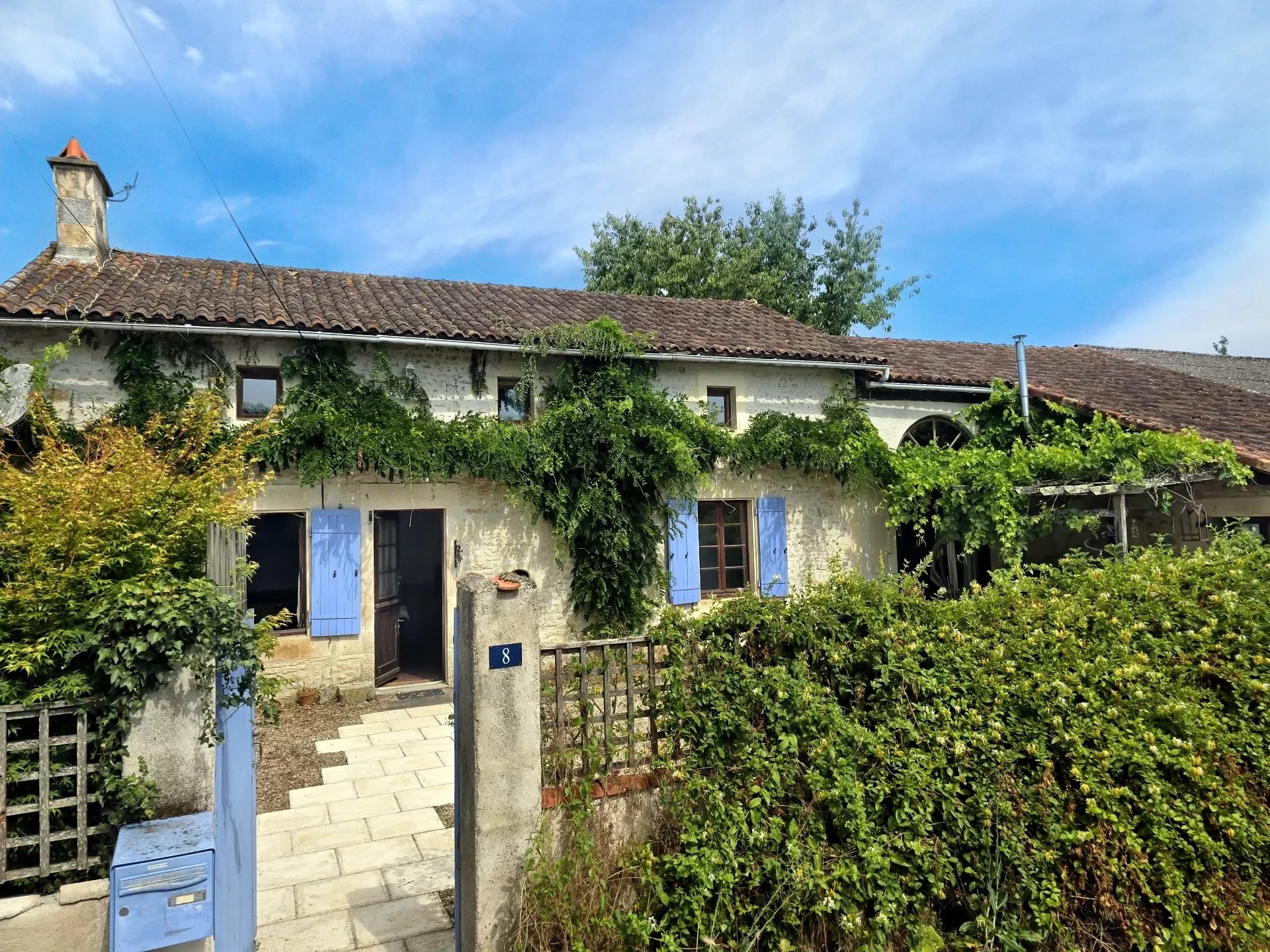 House in Valence-en-Poitou - Image 3