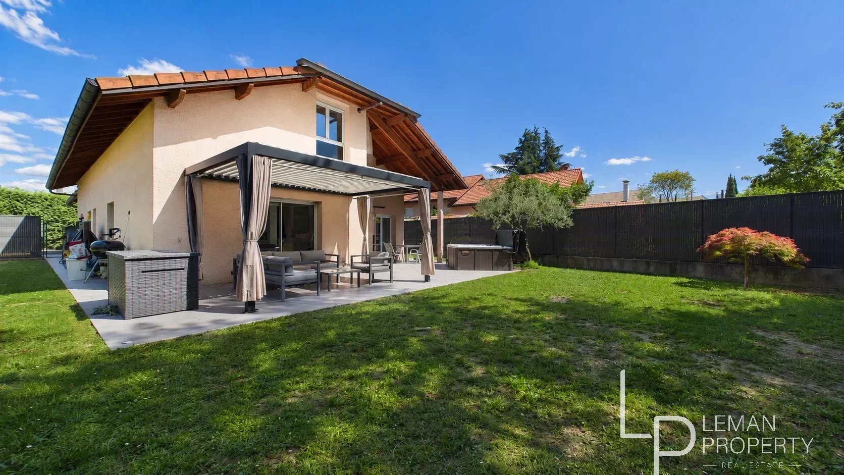 DOUVAINE - Maison de 8 pièces