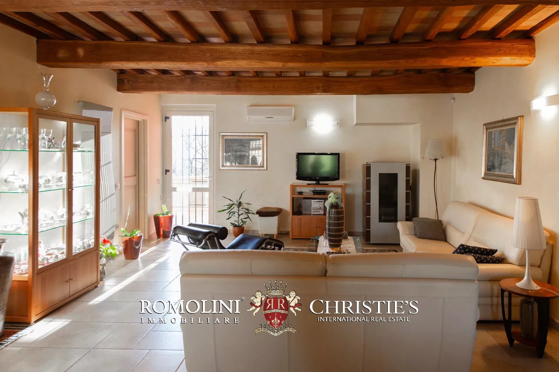 10 Bedroom Villa/Townhouse's Image 47