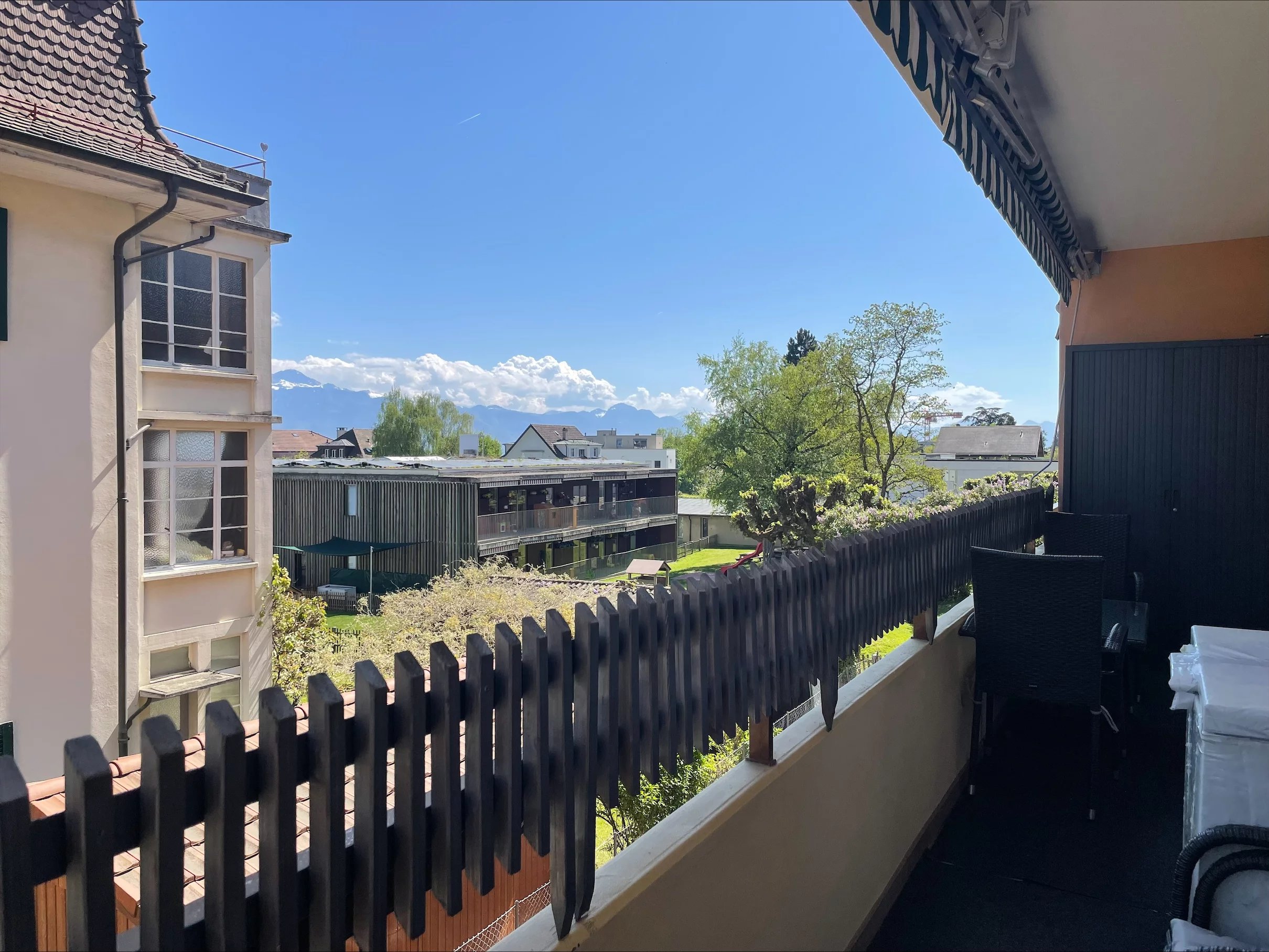 Ensoleillé avec spacieux balcon