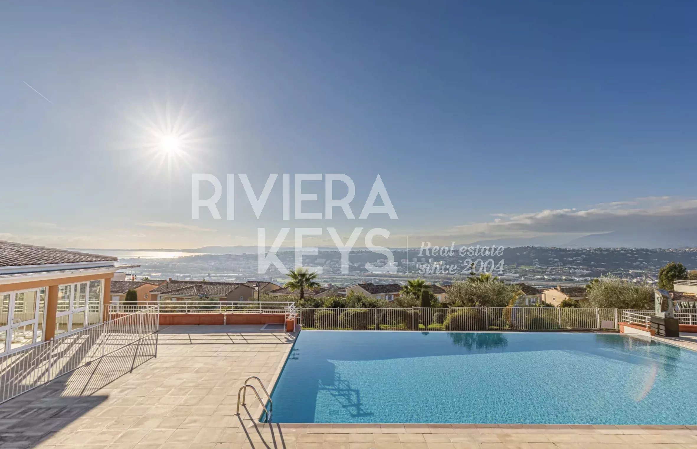 NICE – Fabron : 3-rumslägenhet med terrass och pool