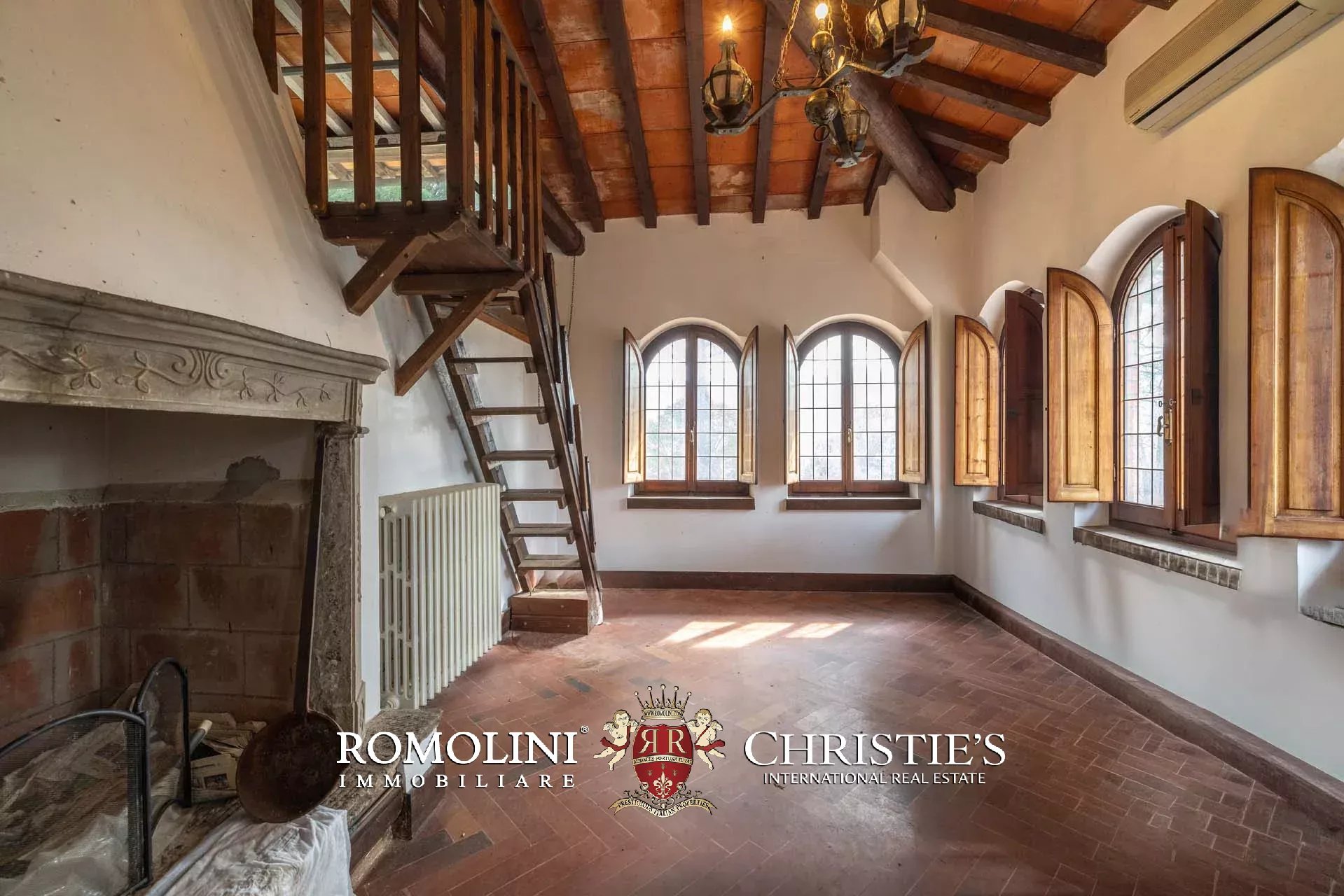 7 Bedroom Villa/Townhouse's Image 34
