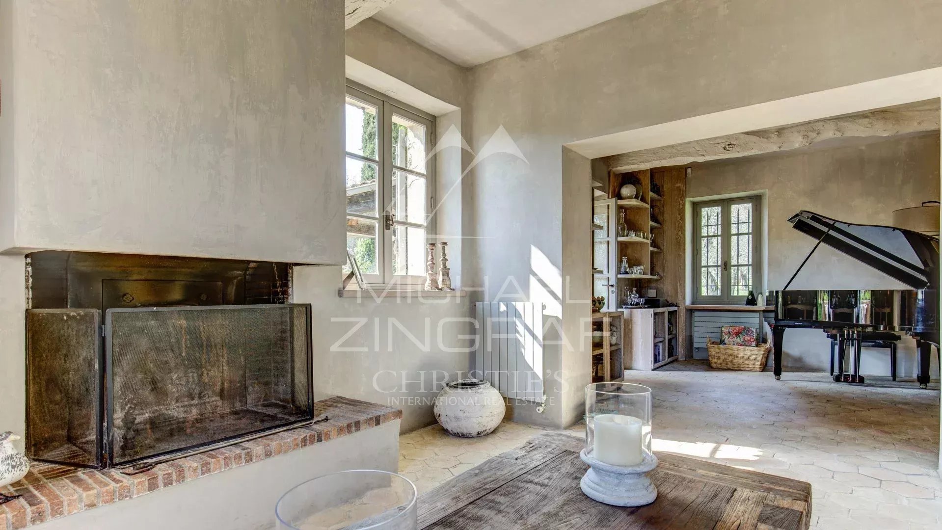 6 Bedroom Villa/Townhouse's Image 3