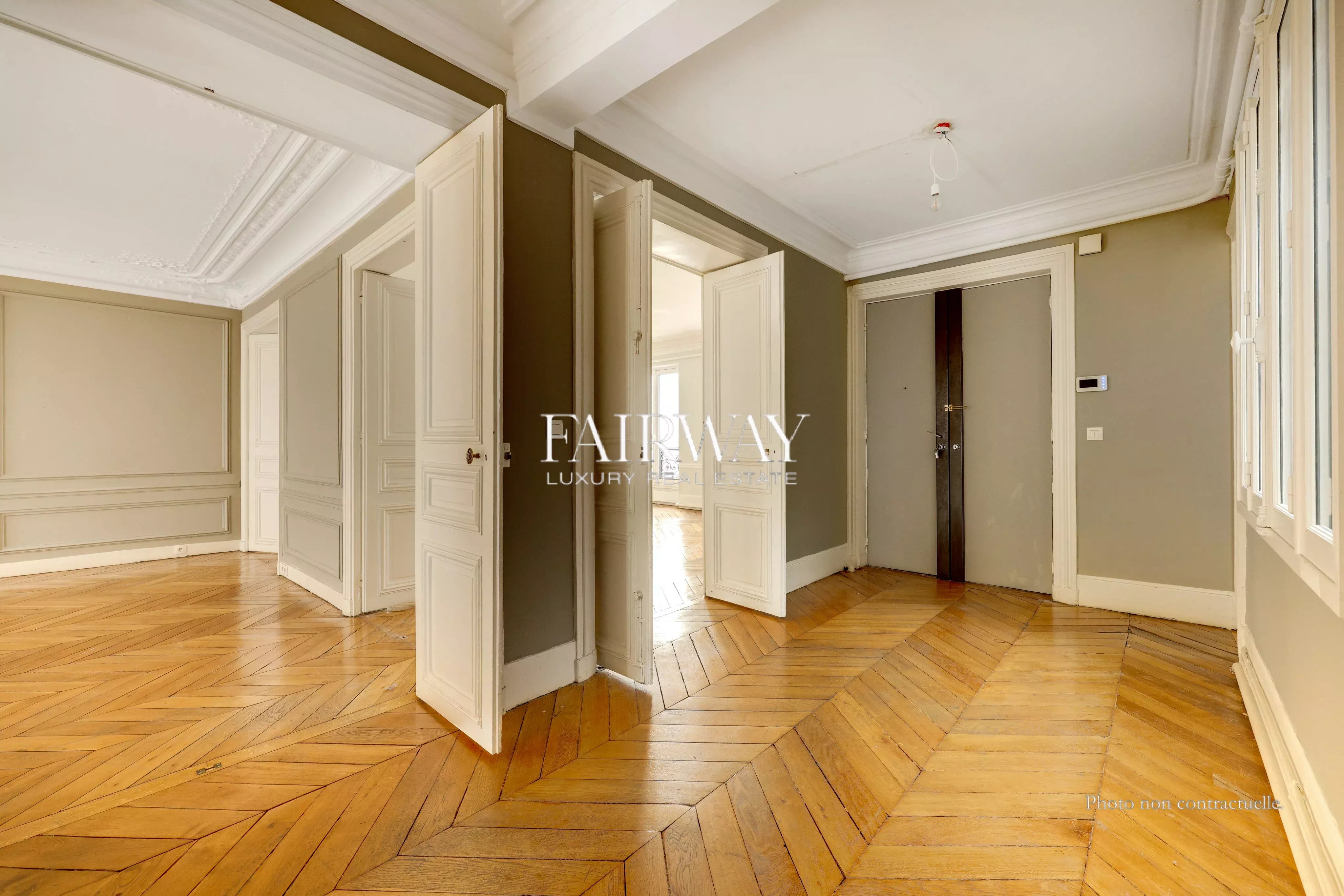 Appartement familial avec balcon - 4 chambres - 158m² - Paris 9e