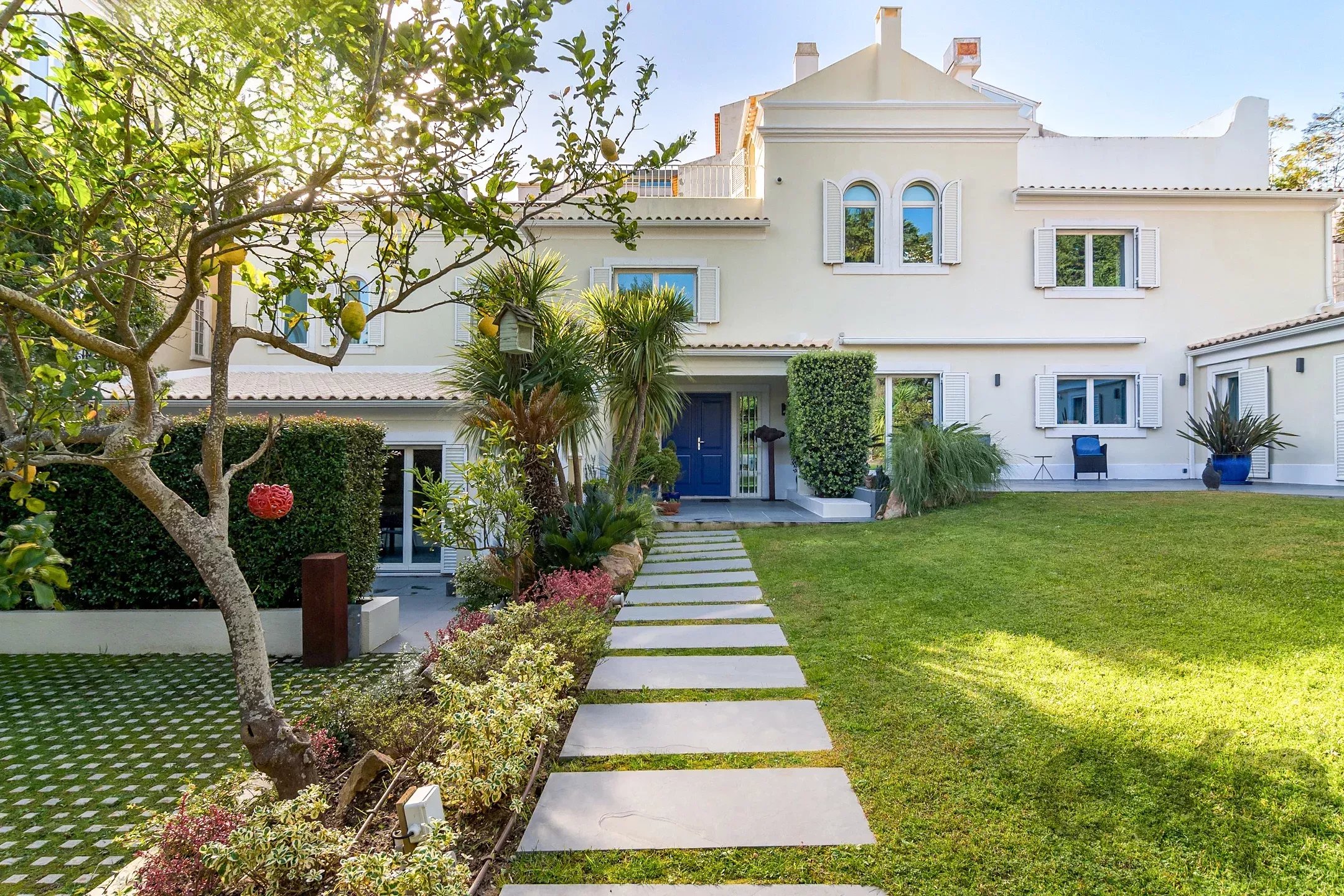 Monte Estoril: Charming 5-bed Villa with large garden and pool 86644506 image 1