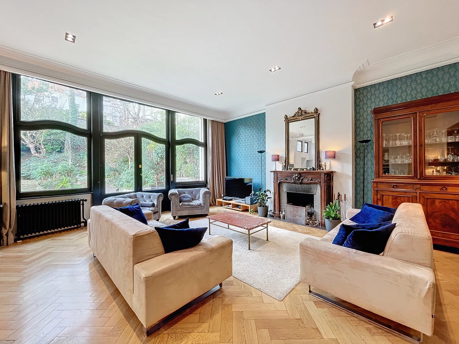 Magnificent, tastefully renovated Maison de Maître dating from 1927