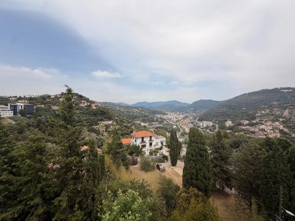 3-Bedroom Apartment in Nice — photo 2