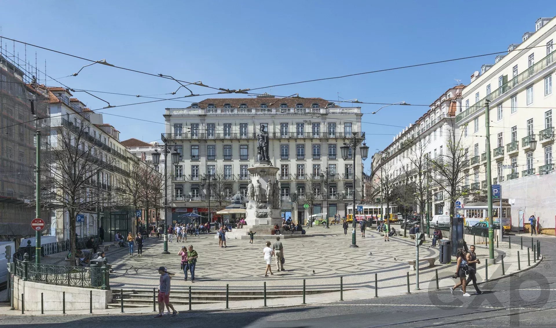 Prestigious shop adjacent to Chiado 87016877 image 4