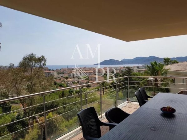 Seaview Family Estate in Cannes | Croix des Gardes Luxury Villa — photo 1