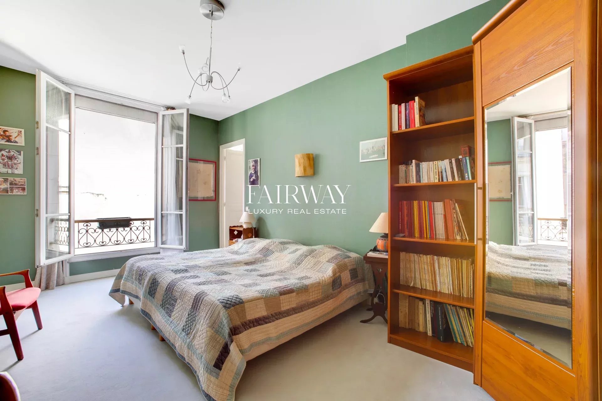 Duplex 240 m² aux derniers étages avec balcon