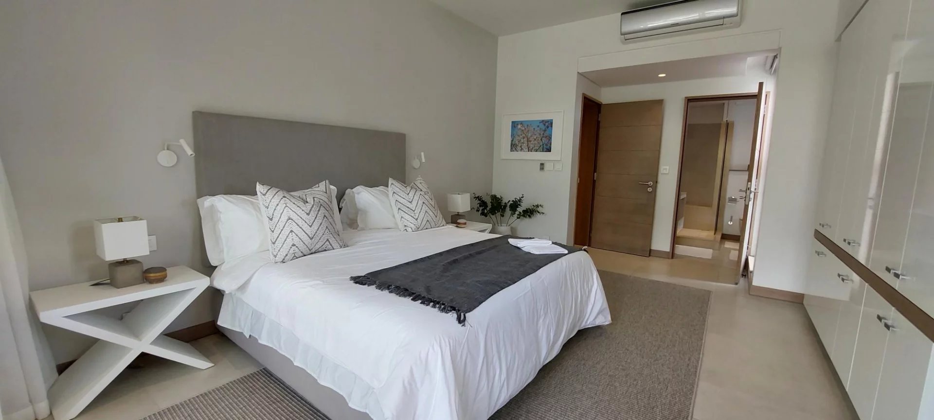 MONT CHOISY GOLF ESTATE- Beautiful upmarket apartment - 3 bedrooms - picture 24 title=