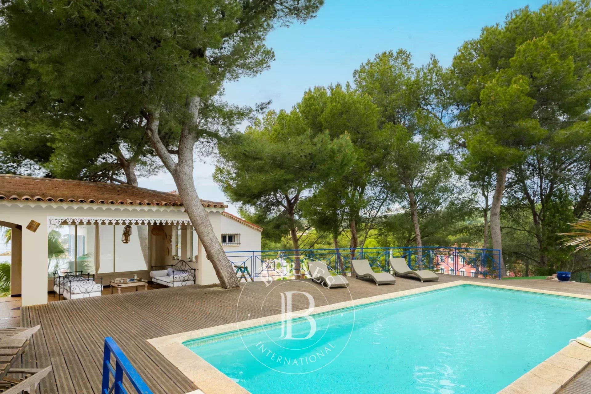 SALE CARRY LE ROUET - PROPERTY SEA VIEW - 2 VILLAS