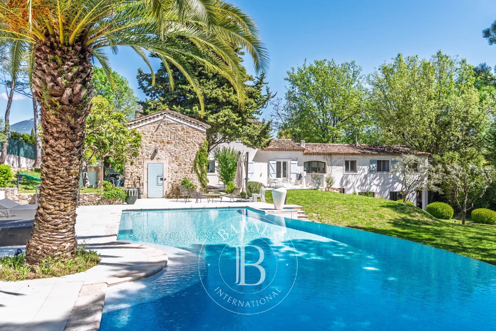 Valbonne - Walking distance from village - Renovated family property with guest house - Separate apartment and Mazet