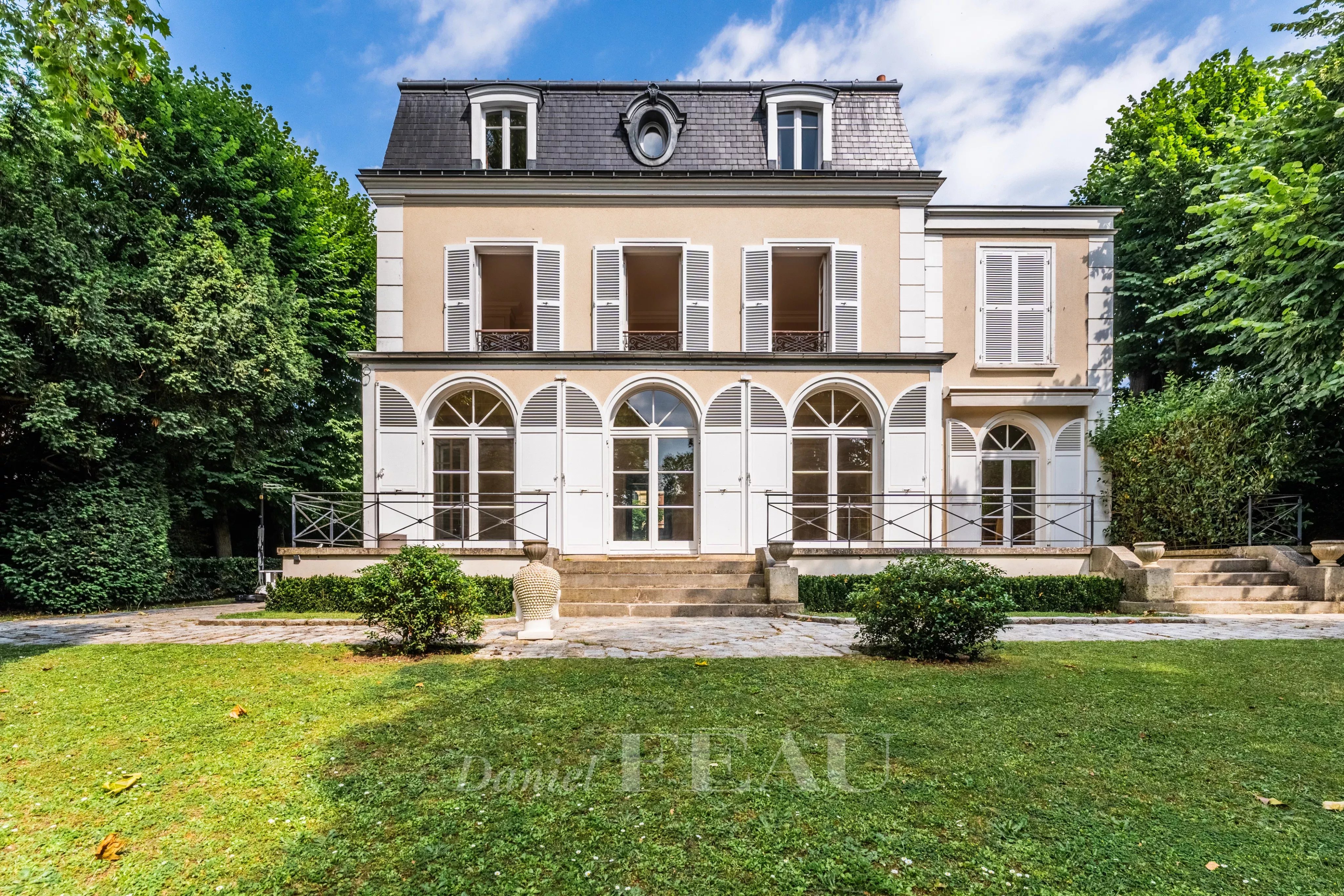 EXCLUSIVITE - LE VESINET SUD - MAISON FAMILIALE DE 8 CHAMBRES