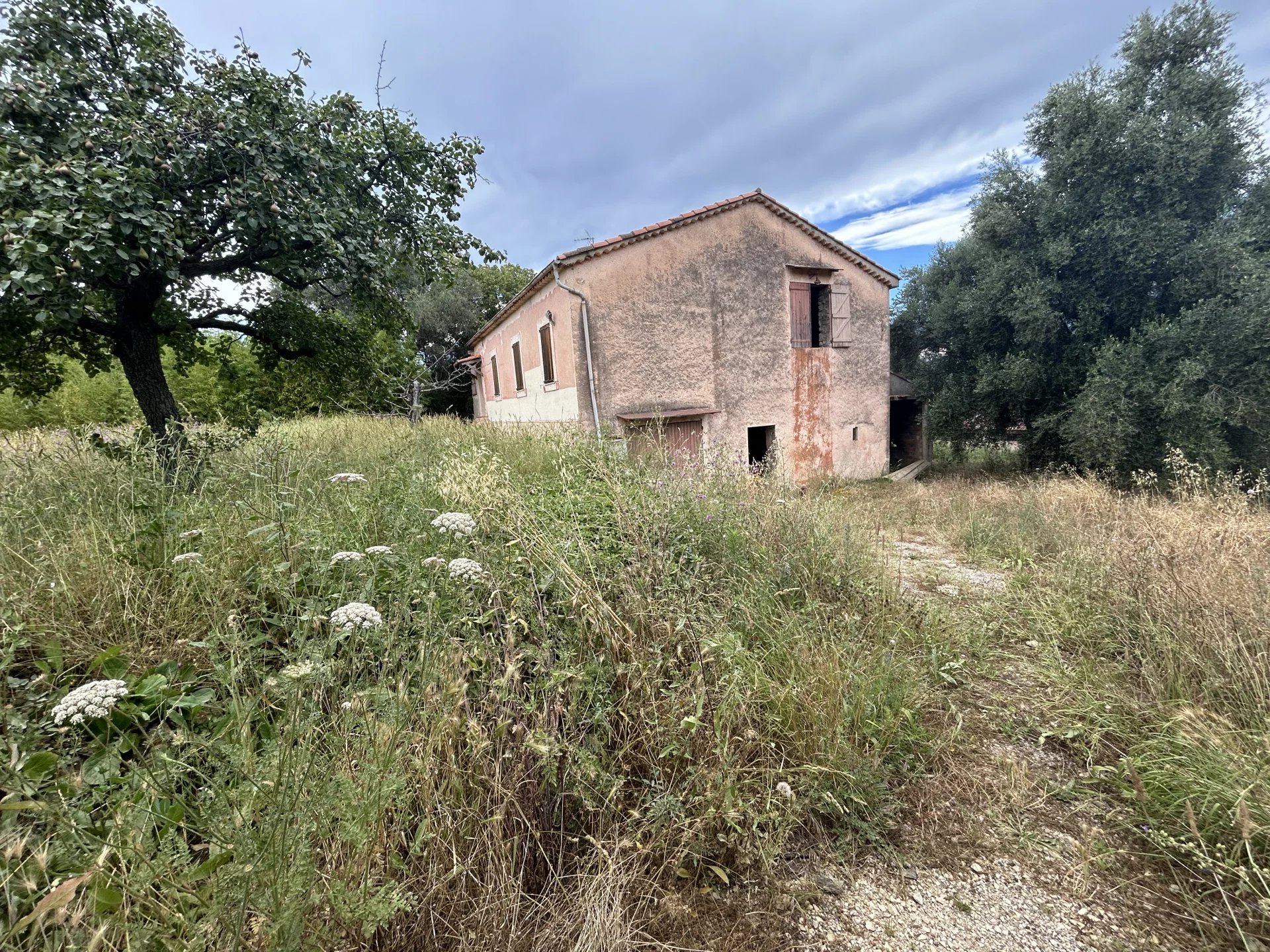 Maison à Réhabiliter avec Vue Magnifique sur le Village