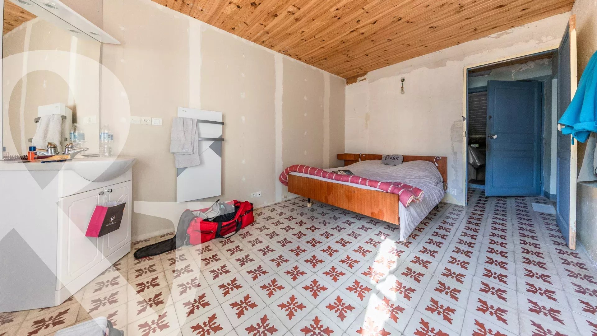 MAISON DE VILLAGE A RENOVER