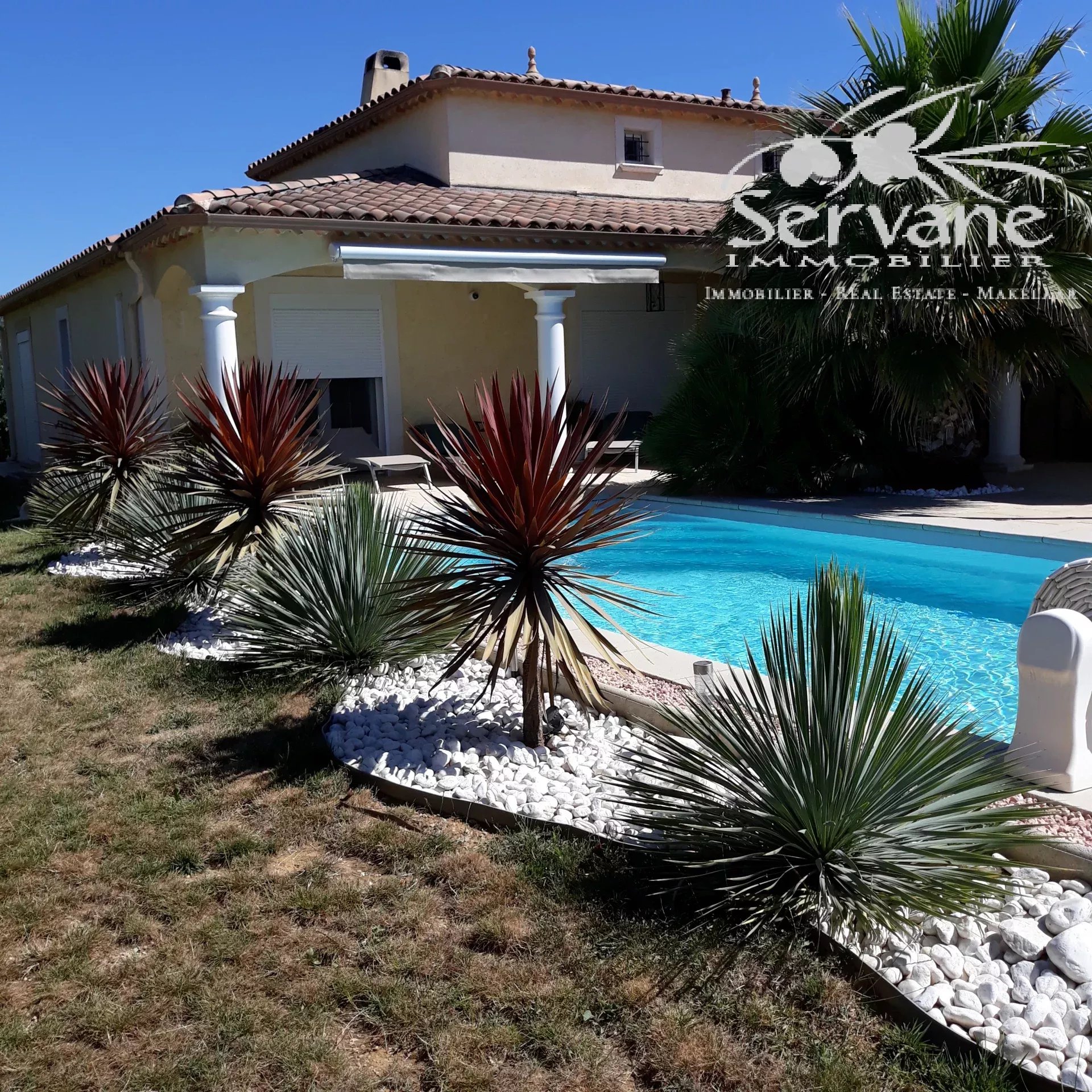 VERY NICE 4 BEDROOMS VILLA WITH POOL FOR SALE AUPS