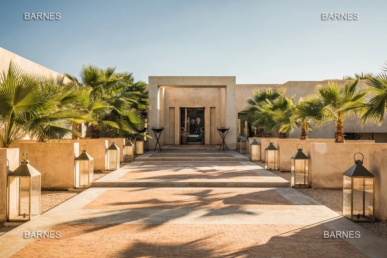 Stunning contemporary villa on a 3-hectare park, 30 minutes away from Marrakech.