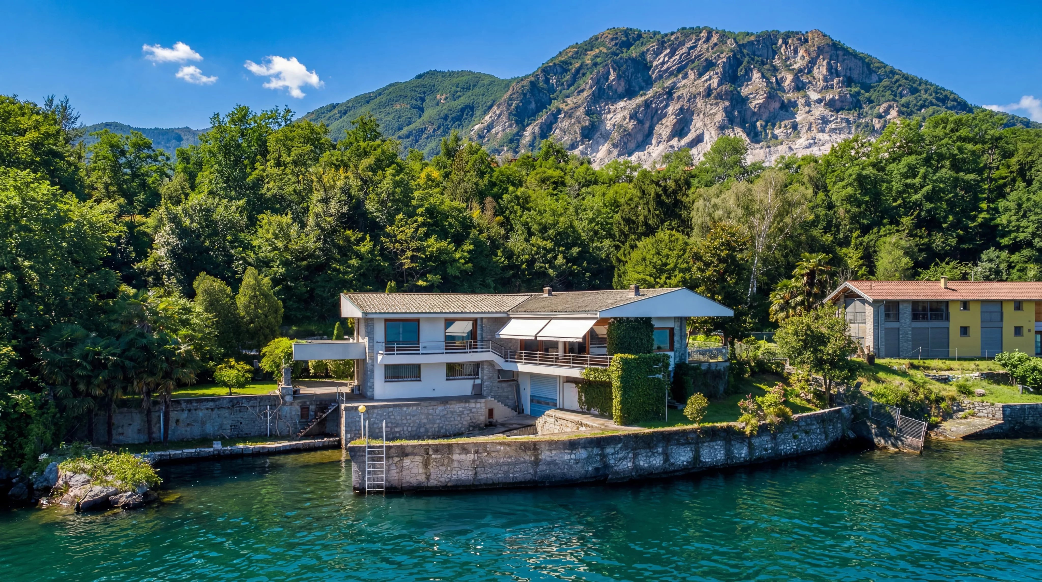 Villa avec quai Pieds dans l'eau à Vendre à Baveno