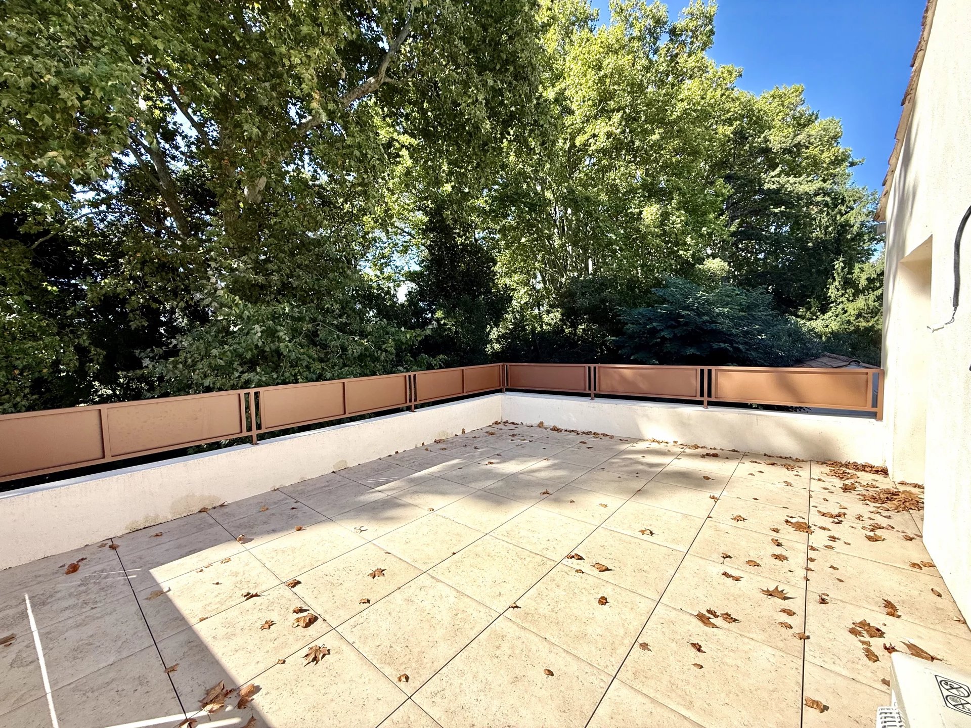 Sale Apartment Jonquières-Saint-Vincent