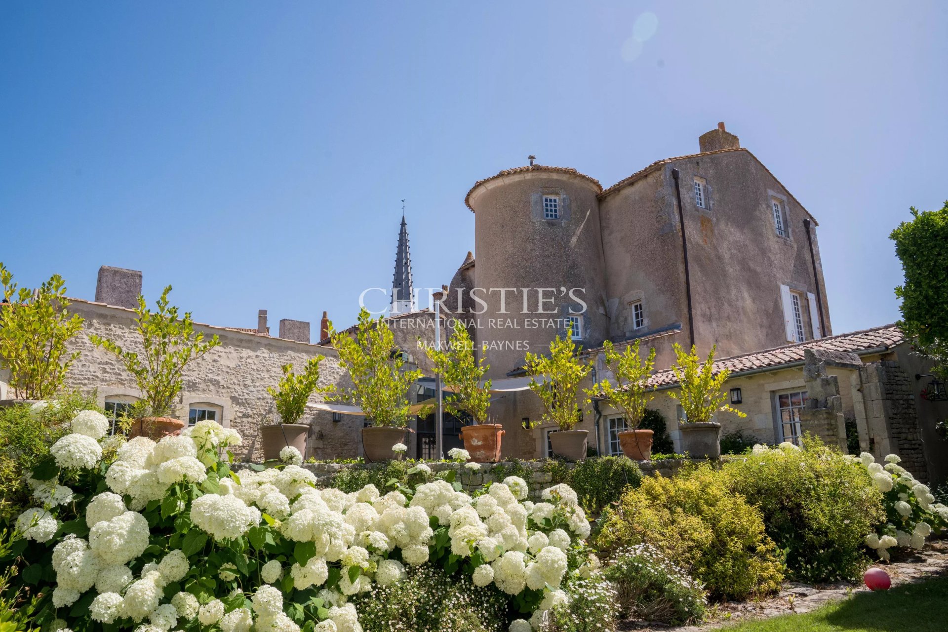 8 Bedroom Villa/Townhouse's Image 7
