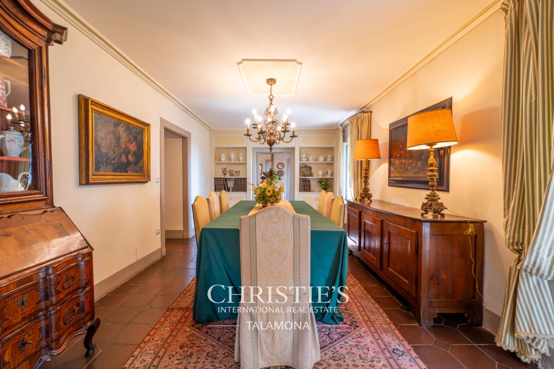 10 Bedroom Villa/Townhouse's Image 35