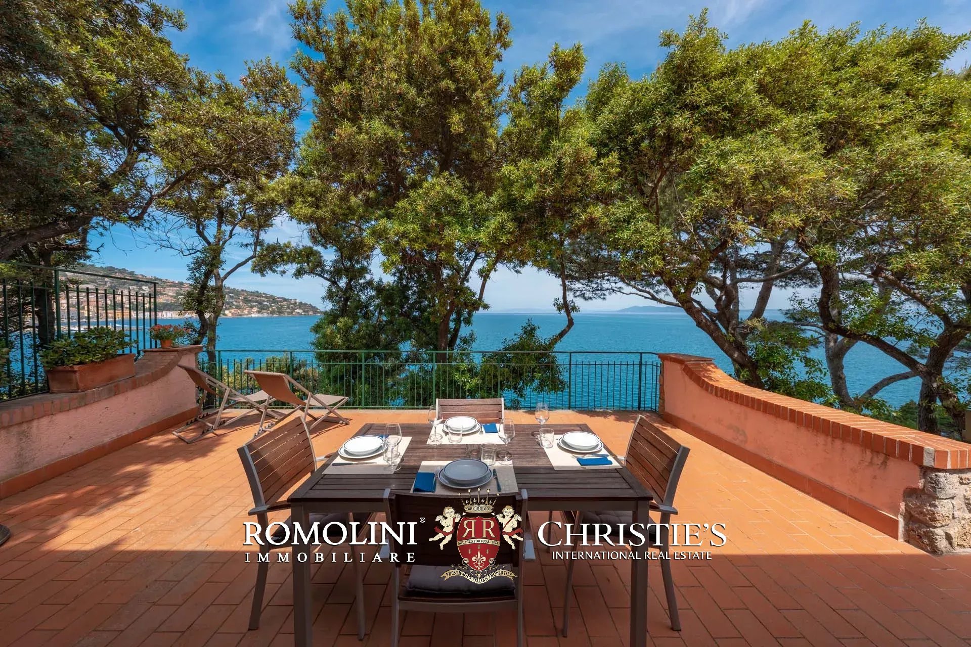 11 Bedroom Villa/Townhouse's Image 33