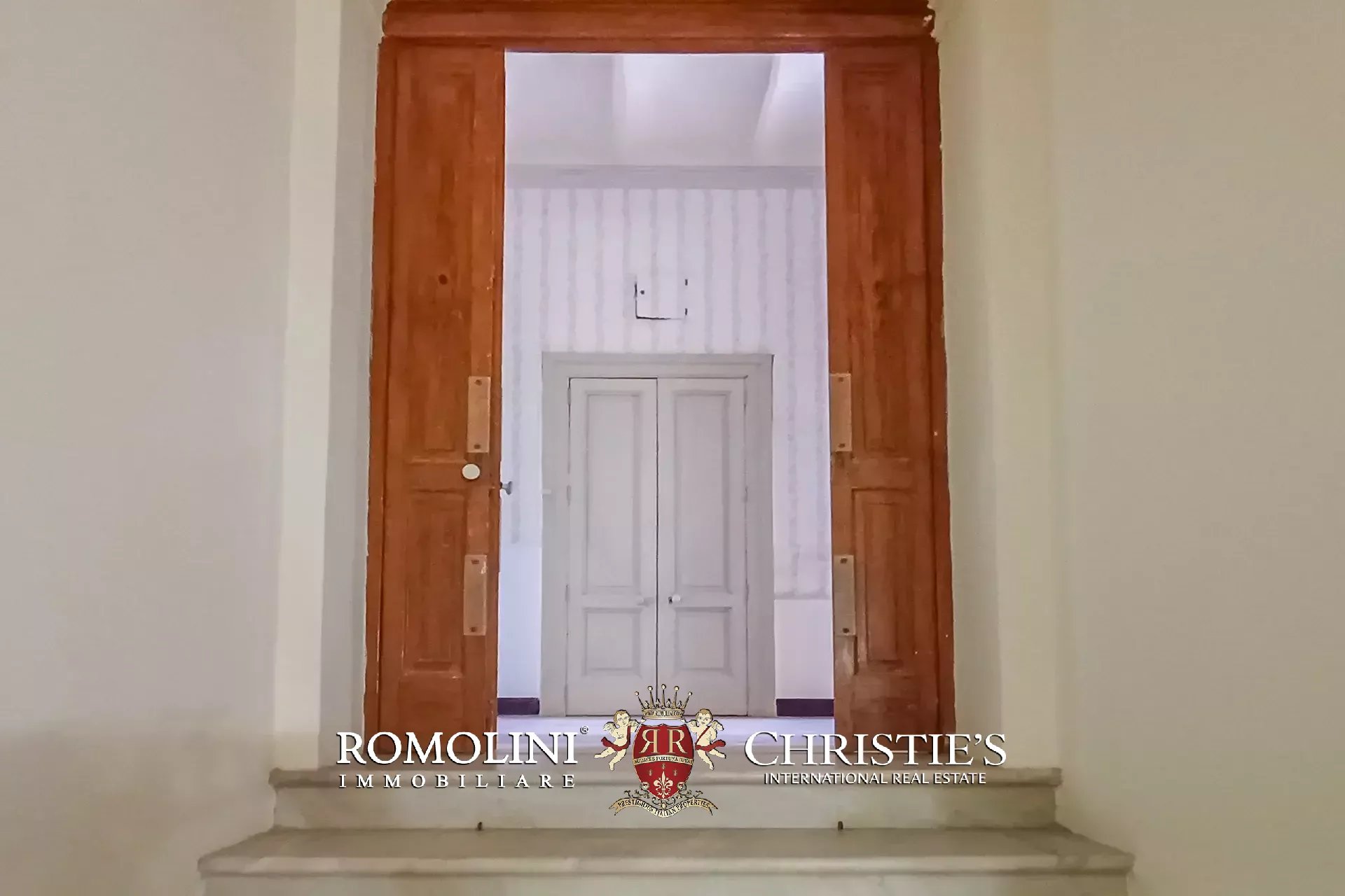 11 Bedroom Villa/Townhouse's Image 39