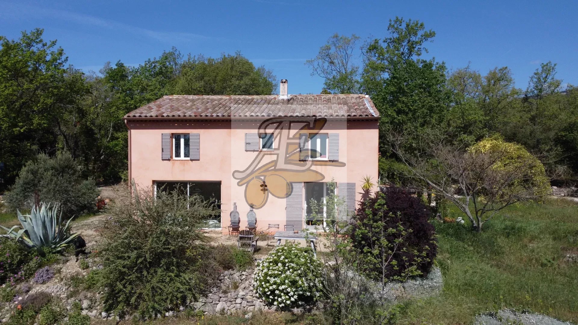 Very nice provencal country house