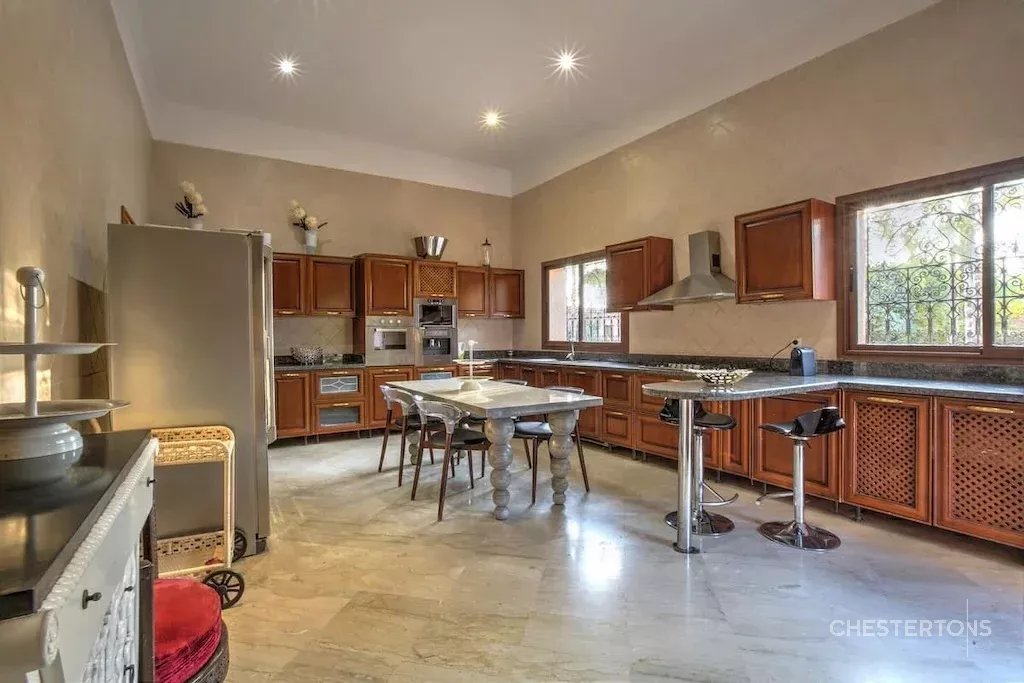  Image of Villa - 6 Bedrooms for Sale in Marrakech-Ménara-Marrakech-Morocco, Image 22