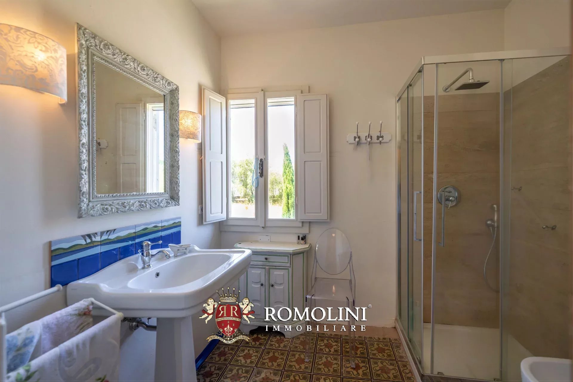 6 Bedroom Villa/Townhouse's Image 37