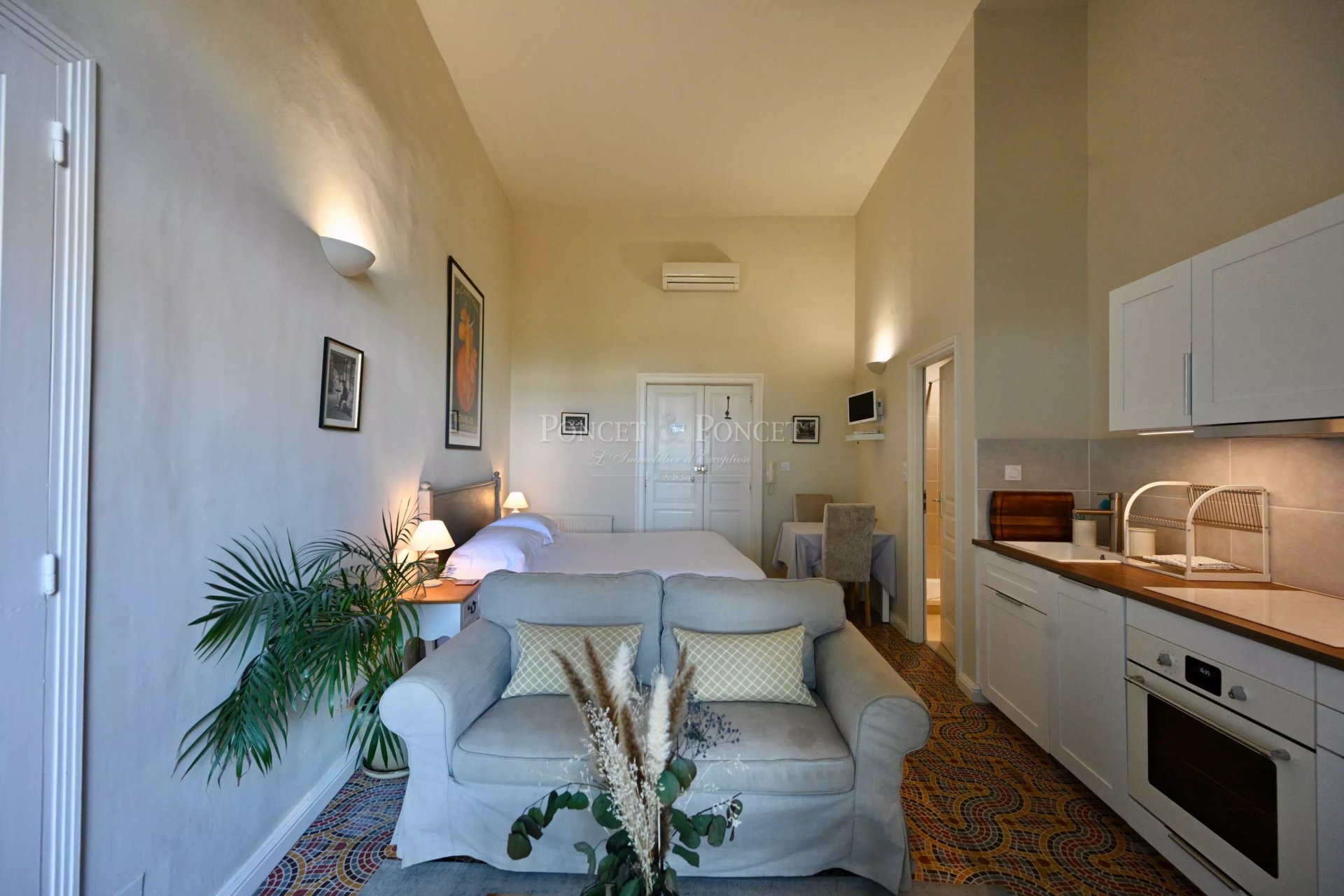 10 Bedroom Villa/Townhouse's Image 21