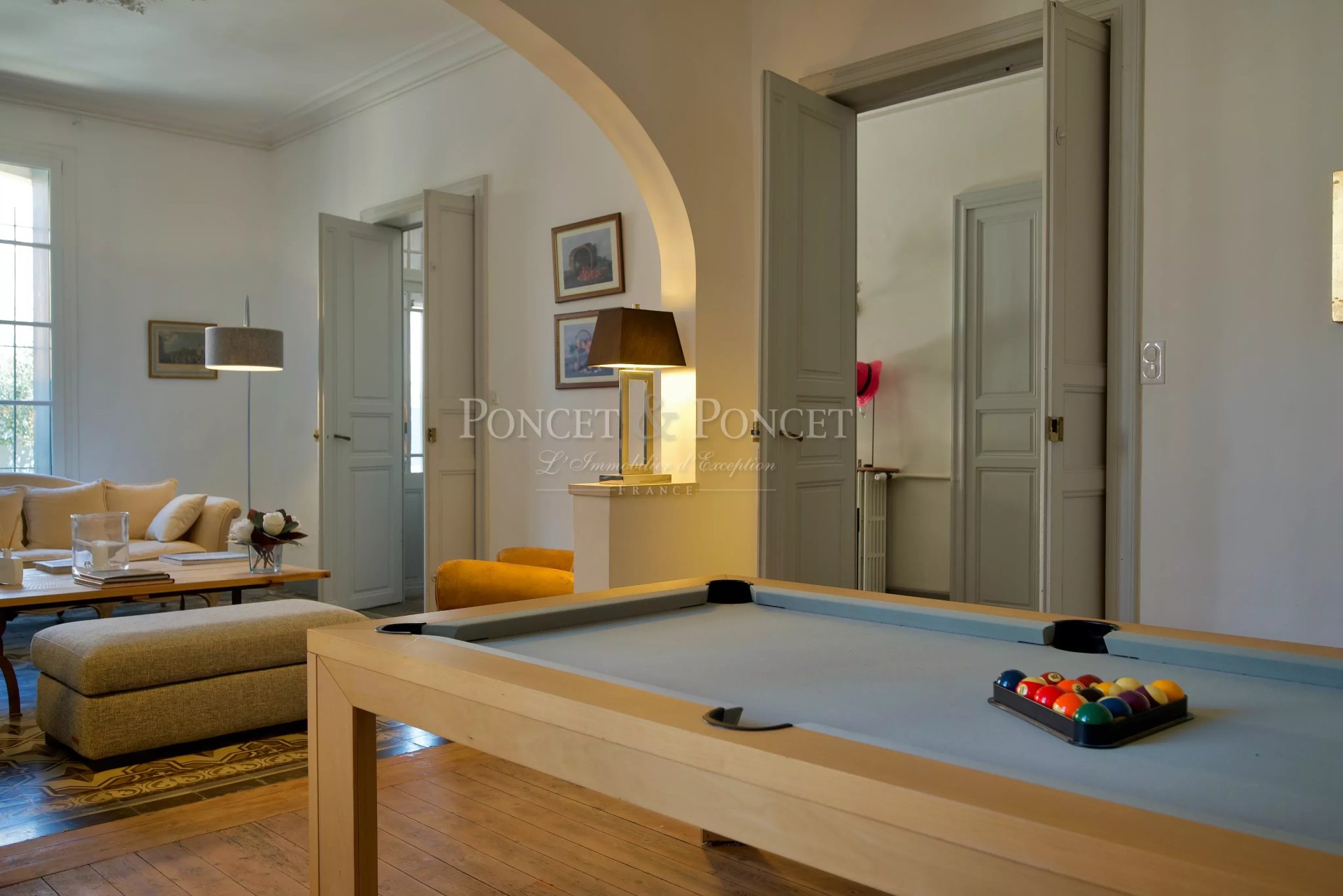 7 Bedroom Villa/Townhouse's Image 11